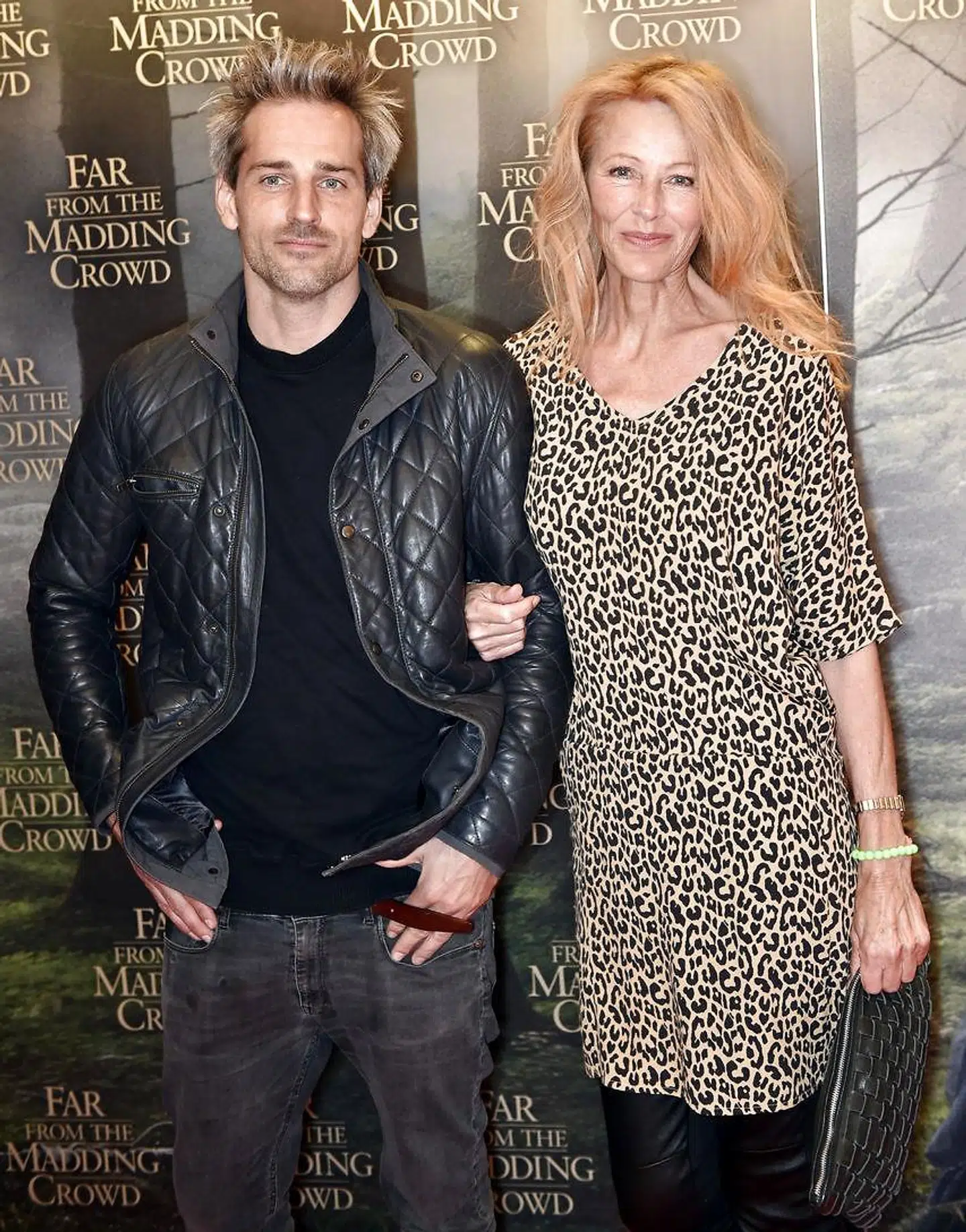 Oliver Bjerrehuus med sin mor Suzanne Bjerrehus.