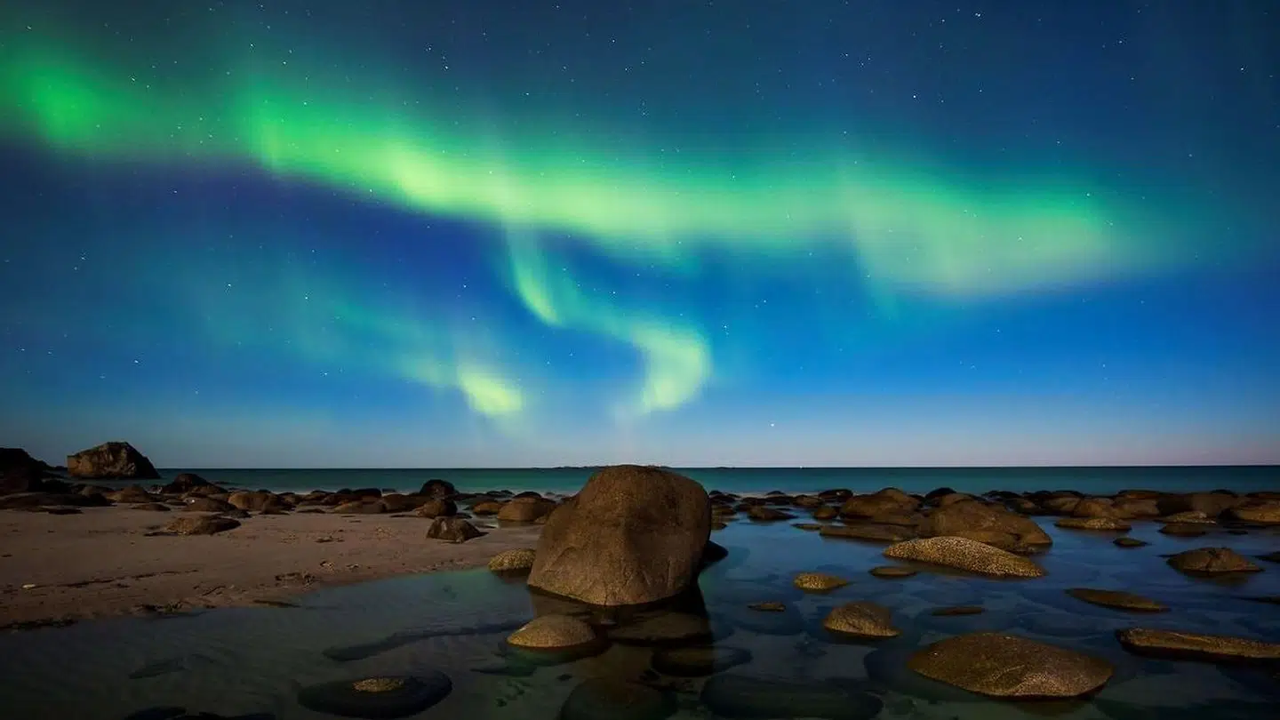 Nordlys kan også opleves i Uttakleiv.