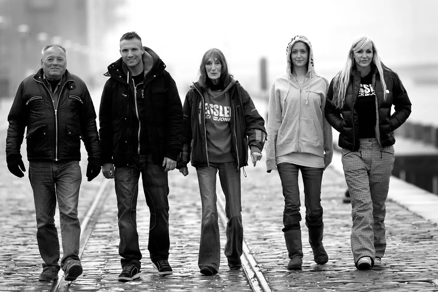 Arkivfoto af familien fra Bryggen. Fra venstre mod højre: Ole Kessler, Mikkel Kessler, 'Mopper', Stephanie 'Geggo' og Linse Kessler.