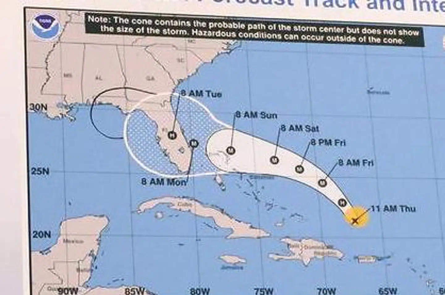 Meteorologisk Institut fastholder, at Alabama aldrig var i farezonen. Trumps tusch-tilføjelse fortæller en anden historie. Den hvide streg er officiel. Den sorte er hjemmelavet.