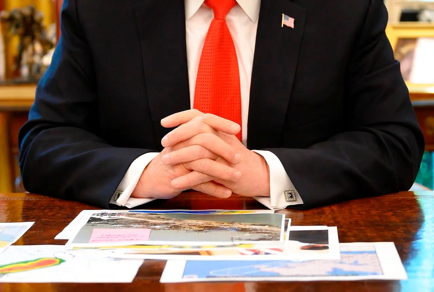 Donald Trump holder pressekonference i Det Hvide Hus.