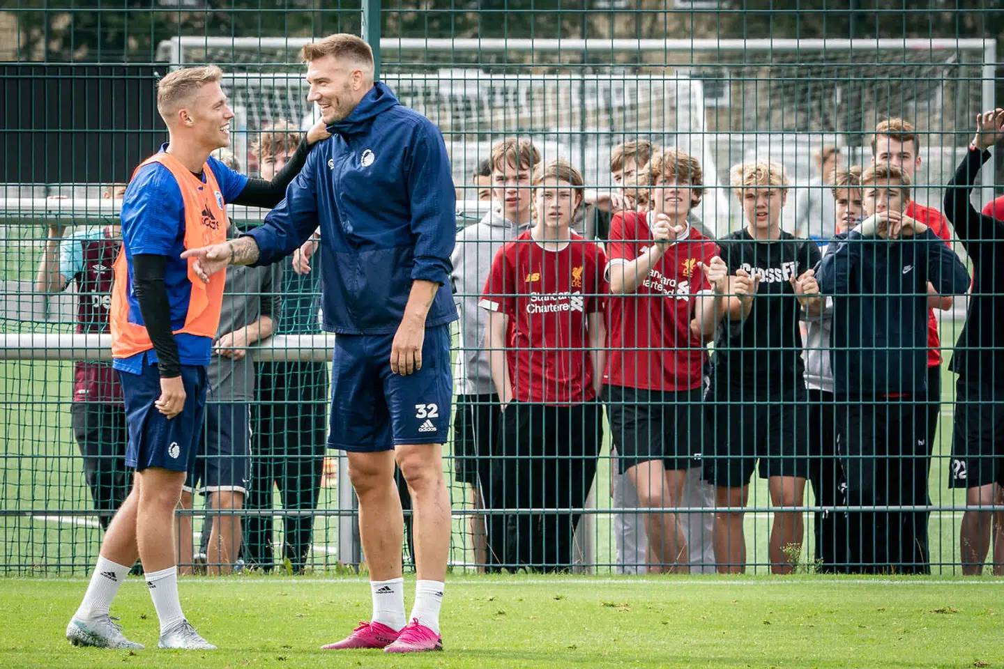 Der var højt humør fra Bendtner onsdag, da han for første gang trænede med som FCK-spiller.
