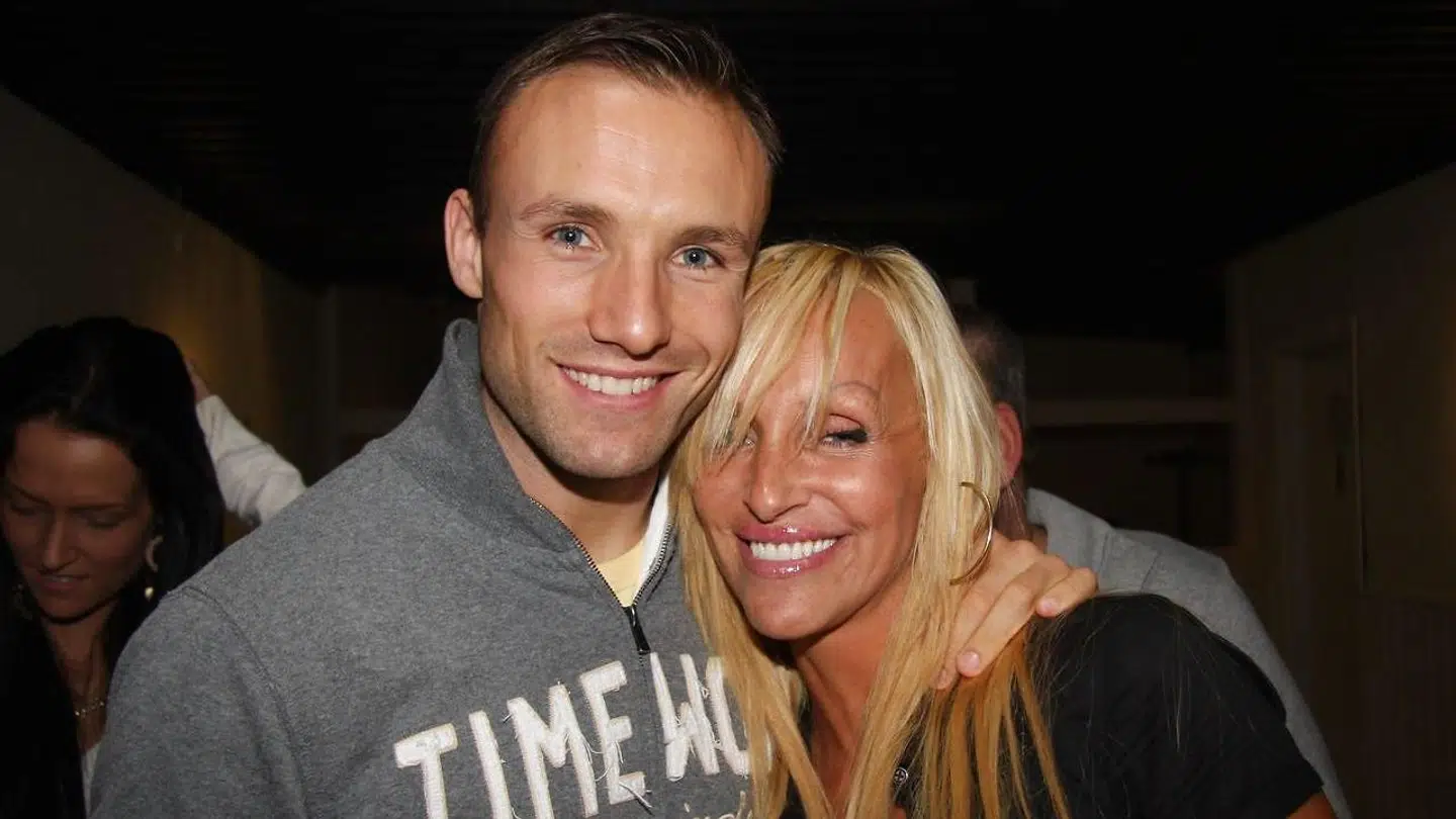 Man skal grave dybt i arkivet for at finde et billede af Mikkel Kessler sammen Linse. Her er vi til åbningen af Linses nye bar i Søborg i 2009. Den er i mellemtiden lukket igen. (Foto: Scanpix)