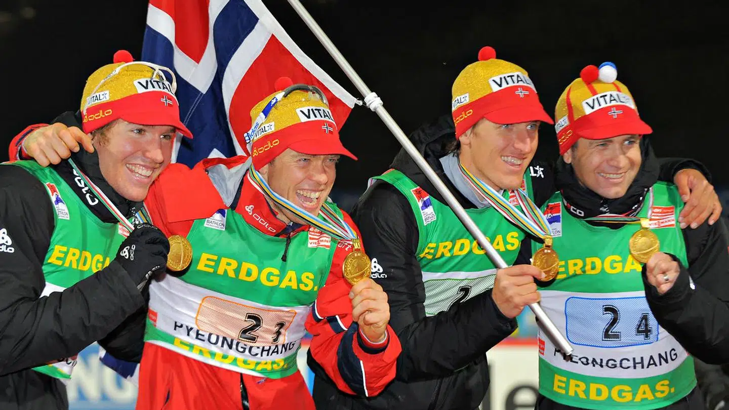 Halvard Hanevold vinder VM-guld i stafetten i Pyeongchang i 2009 sammen med (fra venstre) Emil Hegle Svendsen, Halvard Hanevold, Lars Berger og Ole Einar Bjørndalen.