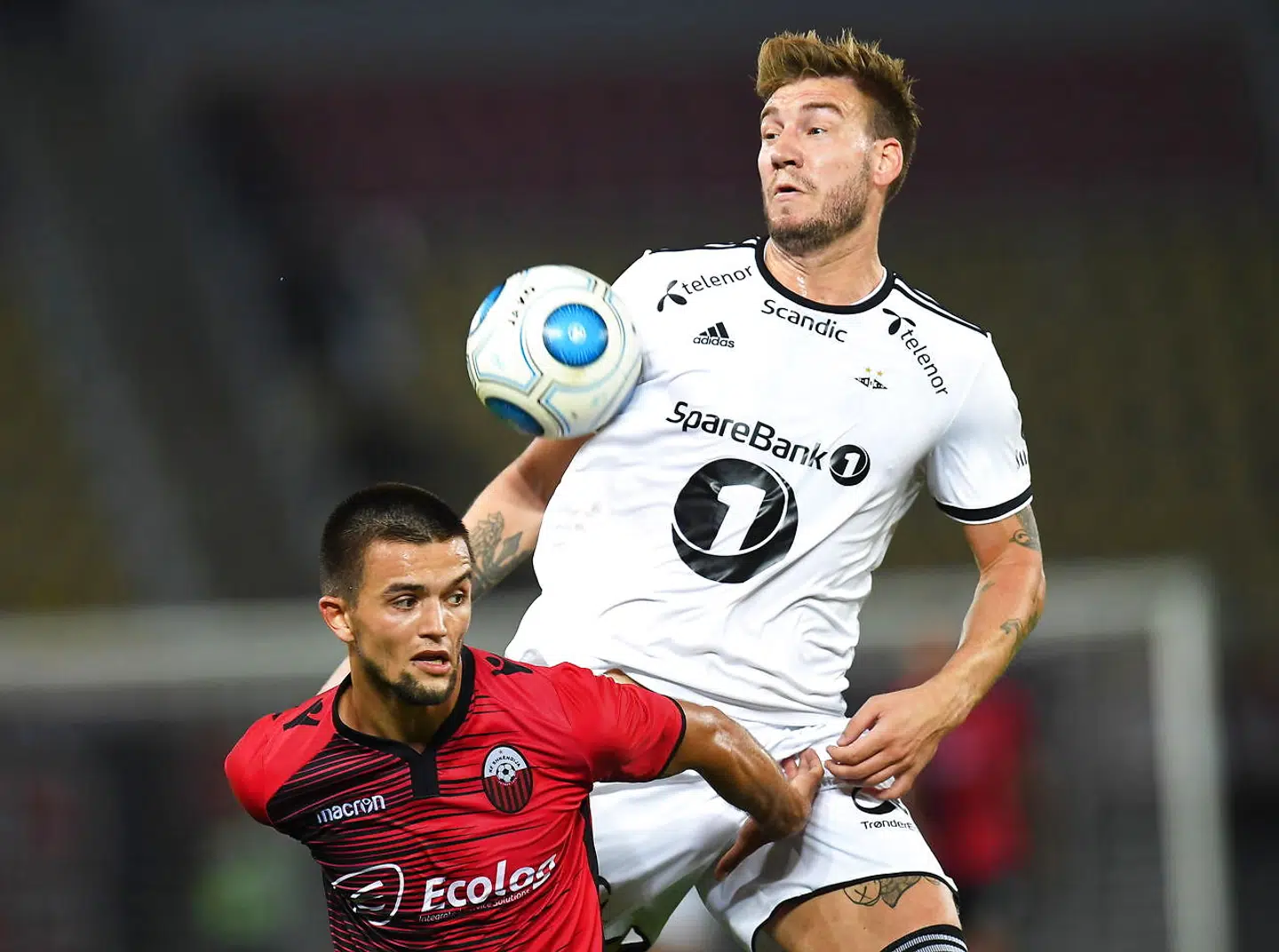 Nicklas Bendtner i en kamp mod Shkendija i Europa League-playoff med Rosenborg i august 2018. Dengang han stadig fik spilletid i Norge.