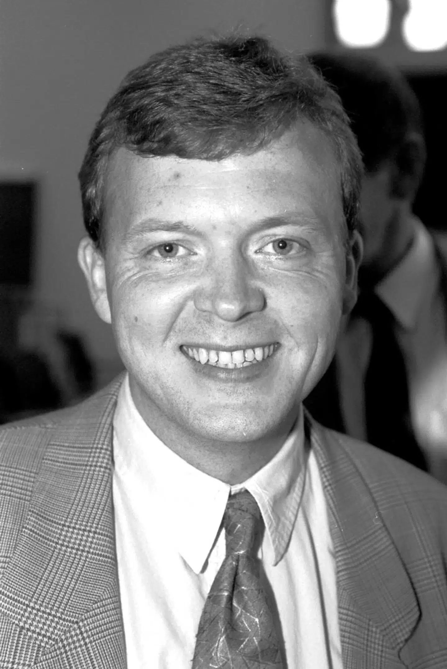 Et gammelt billede af Løkke, da han bliver udnævnt til 1. viceborgmester i Græsted-Gilleleje Kommune.