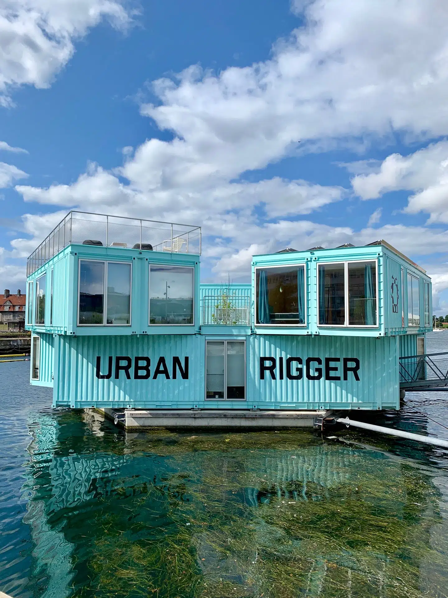 'Riggeren', der er tegnet af Bjarke Ingels, kan indtil videre få lov at ligge i bassinet ved Refshaleøen i 10 år.