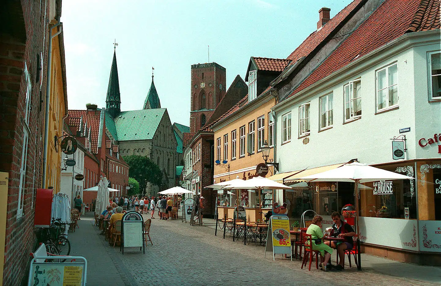 De syv teenagere var på skoletur i Ribe, da butikstyverierne fandt sted.