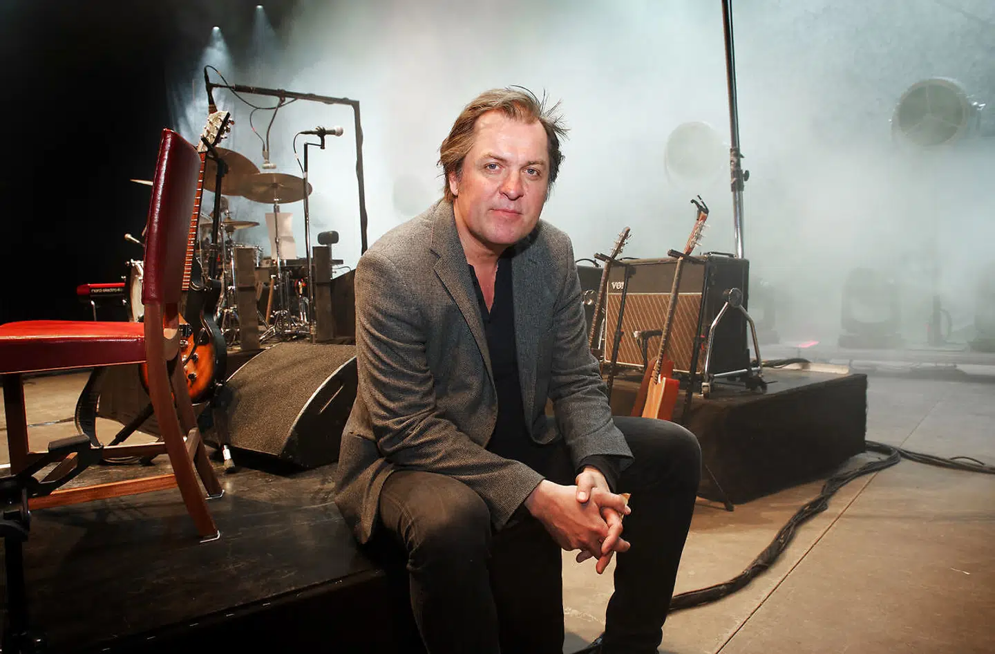 Jørn Jeppesen debutterer som solist med albummet 'Odense Banegård'.