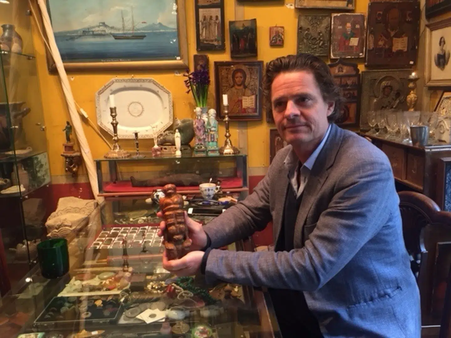 Oliver Klitgaard, der var nær ven med prins Henrik, i sin butik i Indre by i København.
