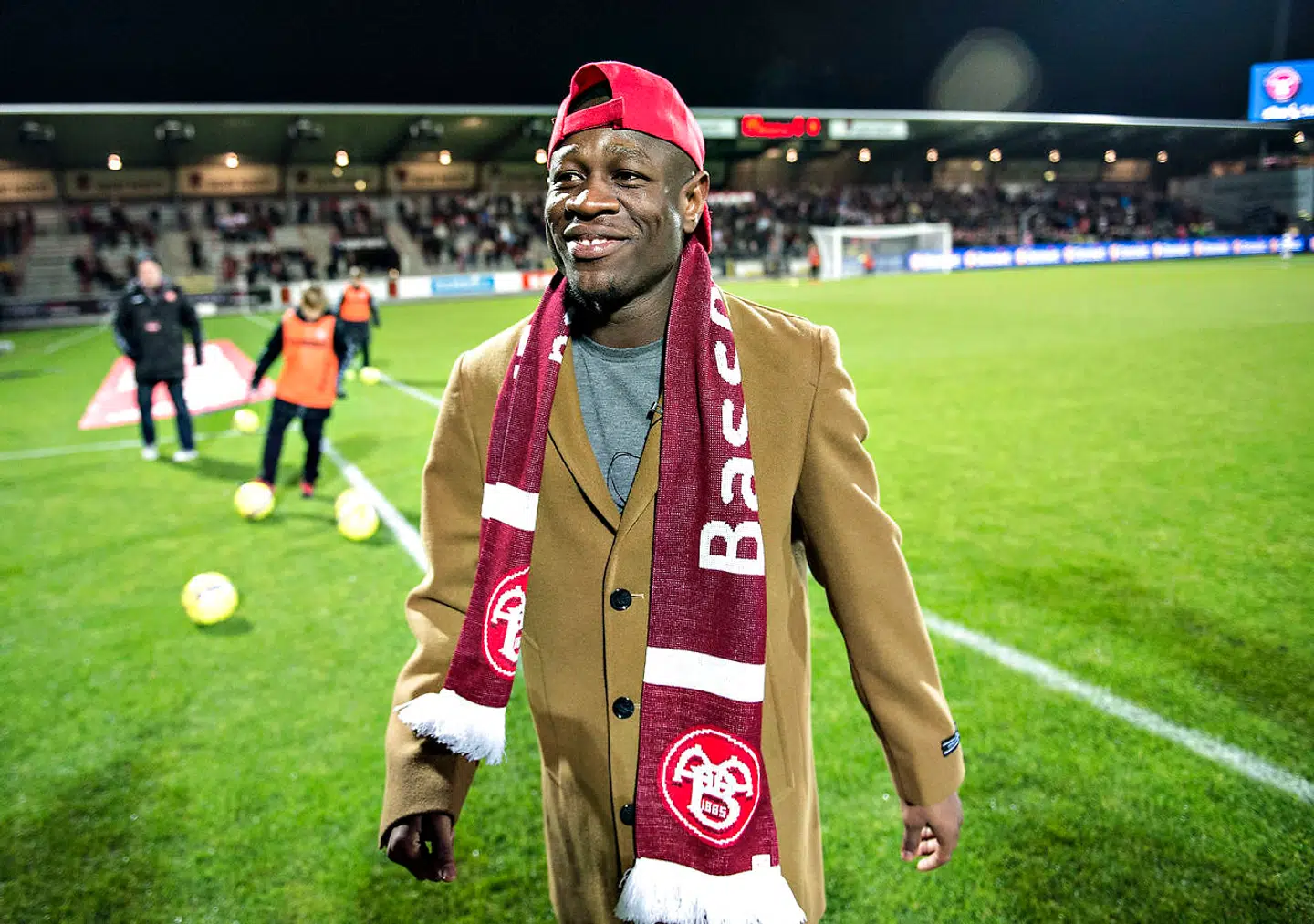 AaB's tidlige salgssucces Christian Bassogog var på ferie fra Kina og blev hyldet før superligakampen mellem AaB og FC Midtjylland på Aalborg Portland Park, 20. november 2017. (Foto: Henning Bagger/Scanpix 2017)