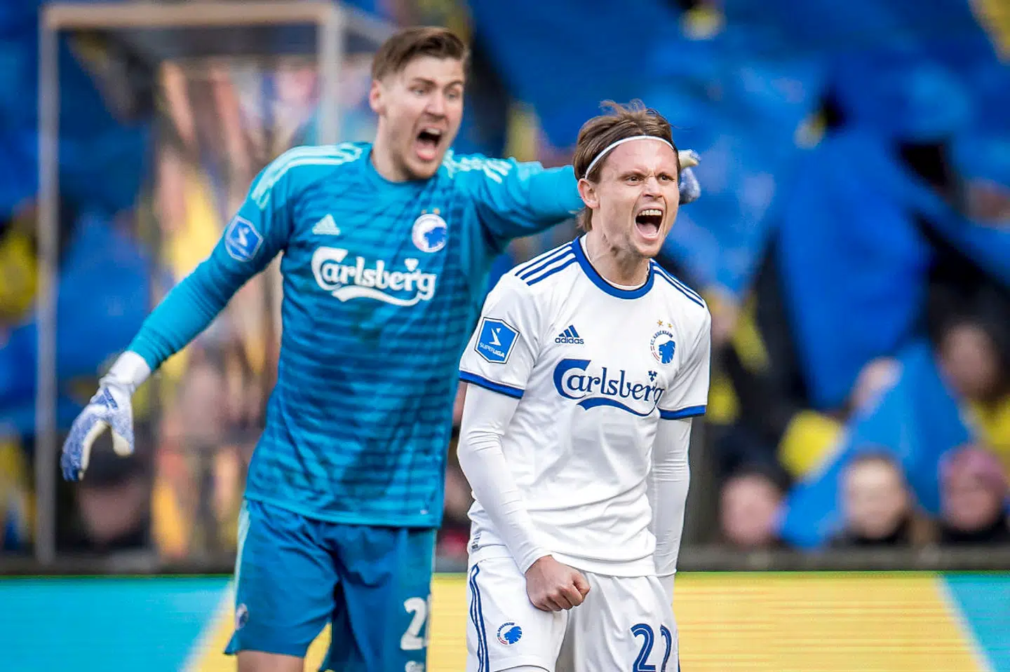 (ARKIV) FC Københavns målmand Jesse Joronen og FC Københavns Peter Ankersen under superligakampen mellem Brøndby IF og FC København på Brøndby Stadion i Brøndby, søndag den 14. april 2019. Med en uge tilbage af transfervinduet er de danske superligaklubber inde i en fase med køb og salg af spillere, som skaber usikkerhed omkring flere profiler. Det skriver Ritzau, mandag den 26. august 2019. (Foto: Mads Claus Rasmussen/Ritzau Scanpix)
