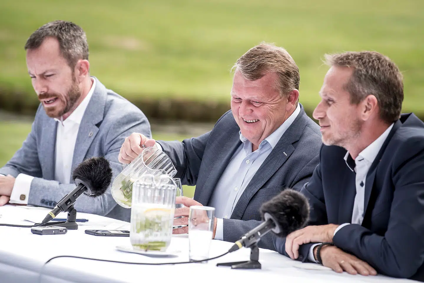 Jakob Ellemann, Lars Løkke Rasmussen og Kristian Jensen under et pressemøde i forbindelse med Venstres sommergruppemøde på Kragerup Gods ved Ruds Vedby, fredag den 9. august 2019.