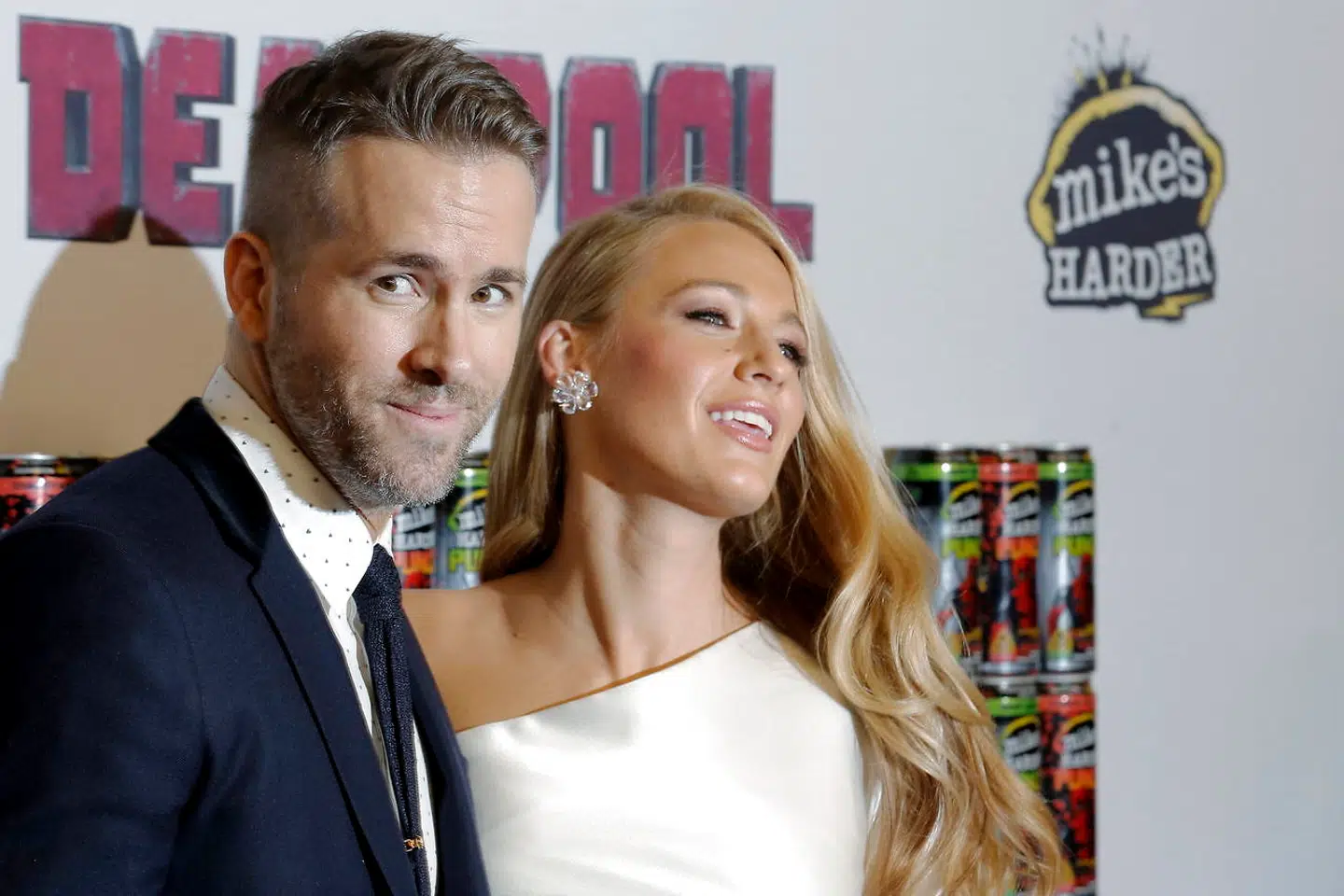 Ryan Reynolds har lykønsket sin gravide kome, Blake Lively, på Instagram.