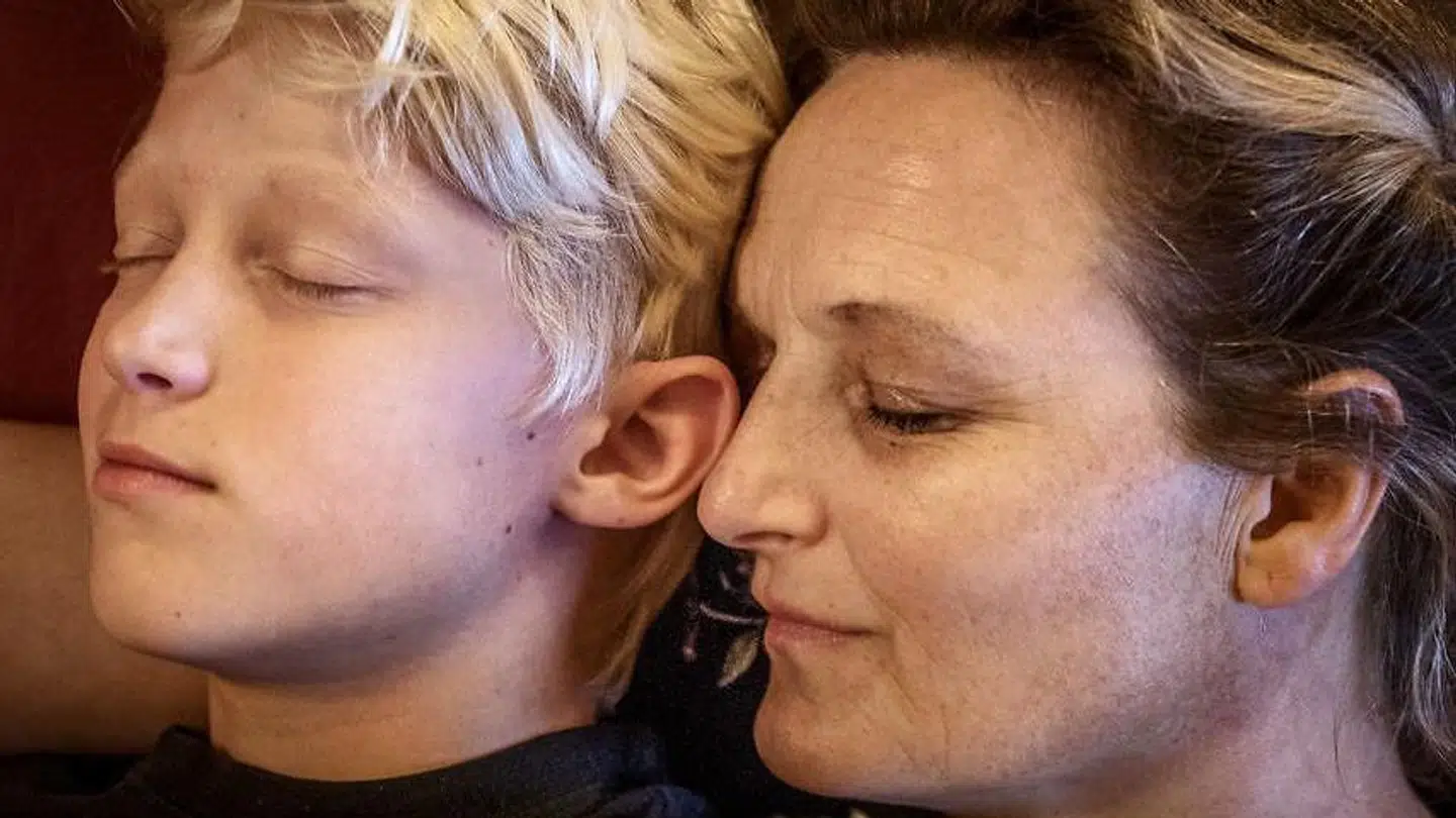 Karen Hedegaard Mortensen og sønnen Anders på 13 år.