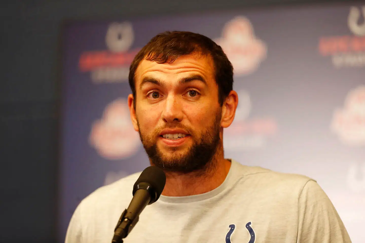 Andrew Luck på nattens pressemøde.