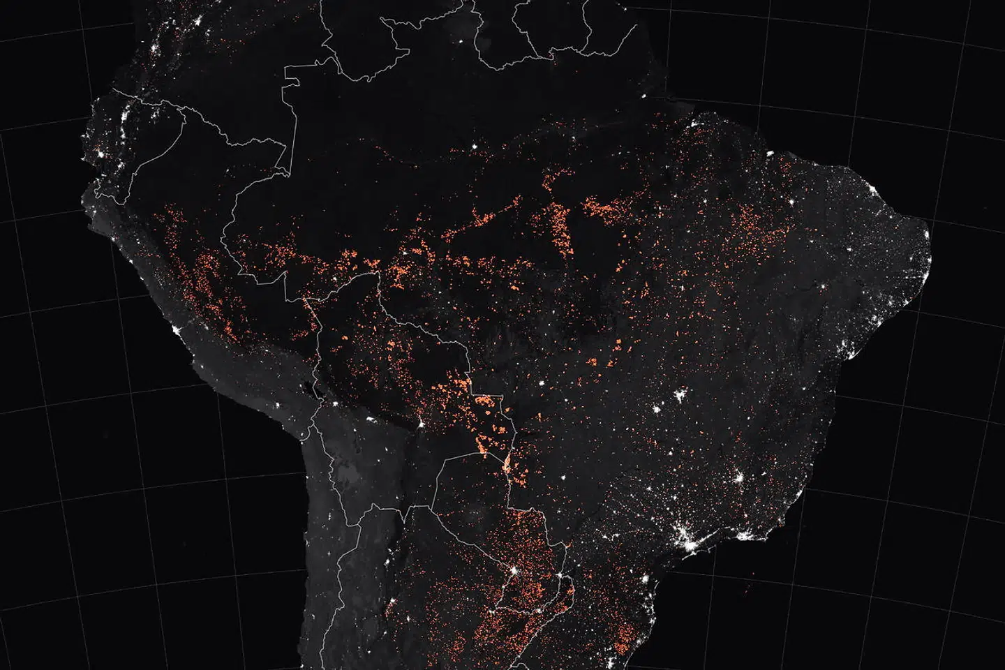 Billedet fra NASA Earth Observatory viser et kort over brandene i Brasilien.
