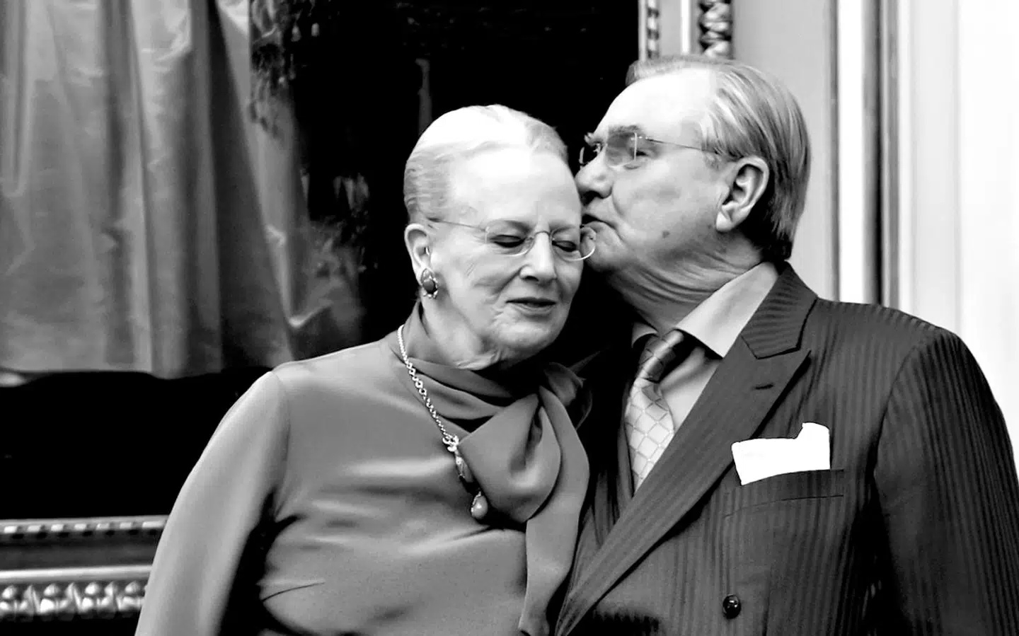 Prins Henrik var en af de første danskere, der fik et par af Lindbergs lette titaniumbriller. Siden fik Dronningen også et par.