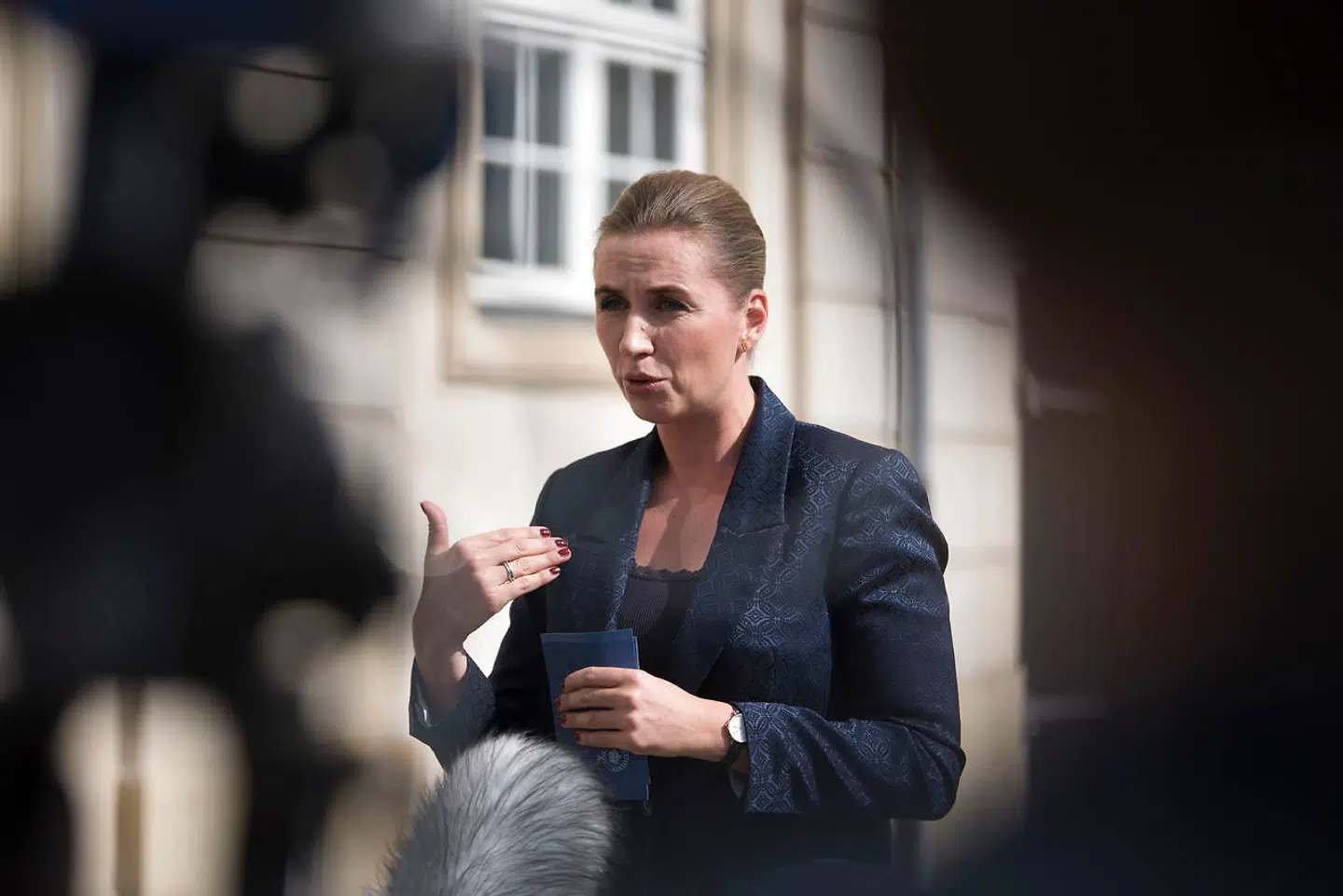 Statsminister Mette Frederiksen holder doorstep for pressen ved Eigtveds Pakhus onsdag den 21. august 2019. (Foto: Mads Claus Rasmussen/Ritzau Scanpix)