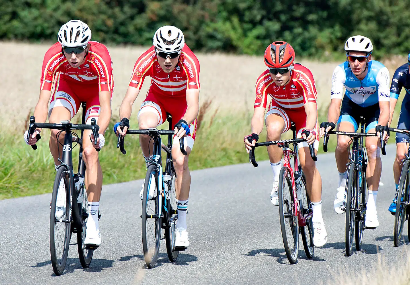 Mads Würtz sammen med holdkammeraterne på første etape.