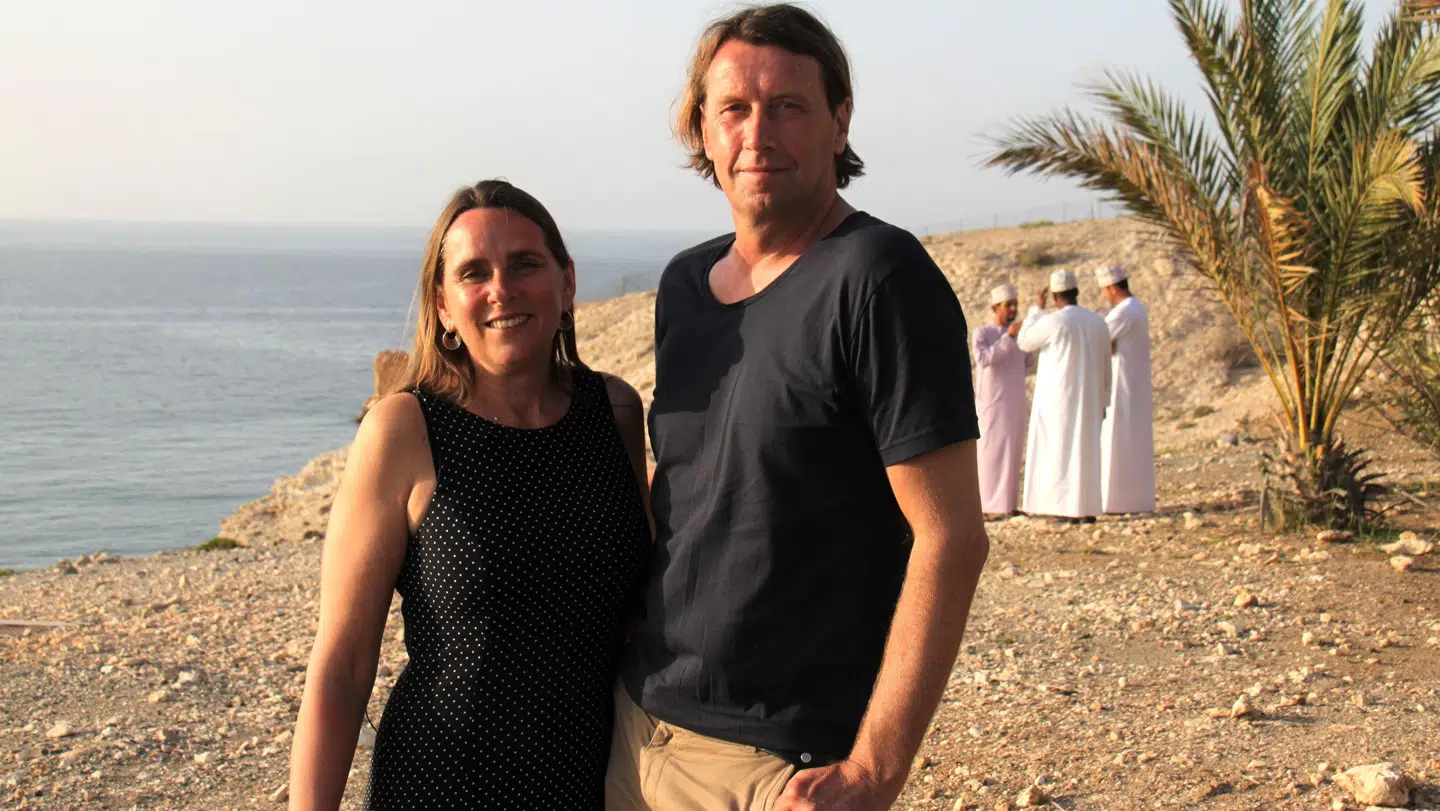 Anne og Anders er denne gang taget til Mellemøsten, hvor seerne tages med helt ind i lokalsamfundene.