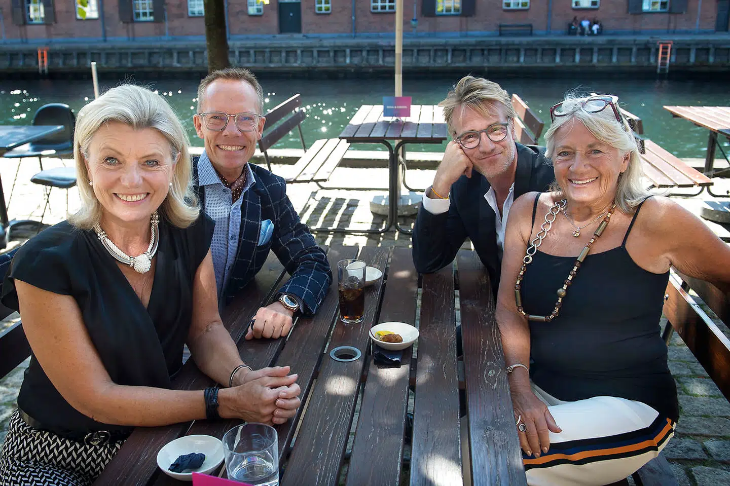 Marianne Eihilt kommer til at afløse Britt Bendixen, der har meldt afbud pga. sygdom. Her får hun selskab af Anne Laxholm, Jens Werner og Nikolaj Hübbe.