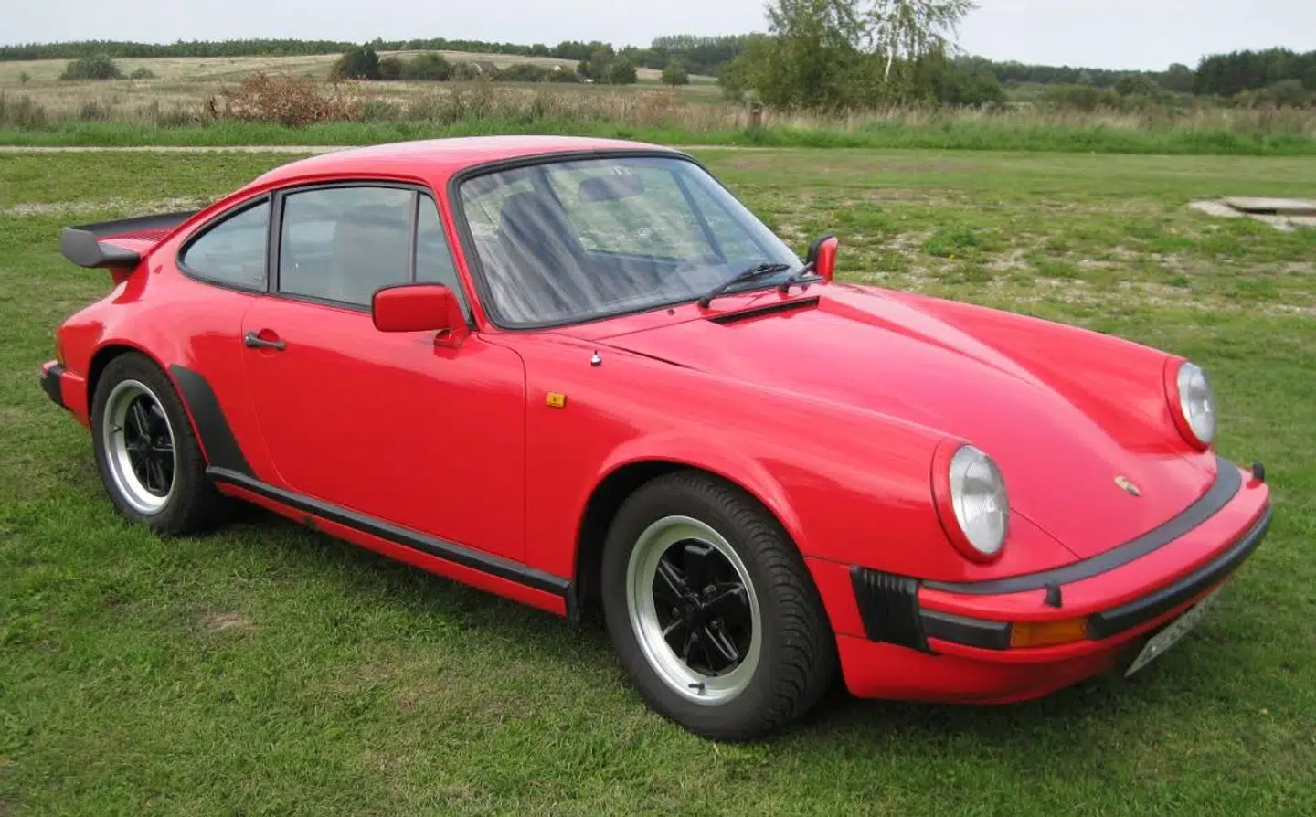 I marts 2016 blev Uffe Kurt Jensens Porsche stjålet fra en aflåst garage på hans landejendom. Politiet dukkede aldrig op for at sikre spor.