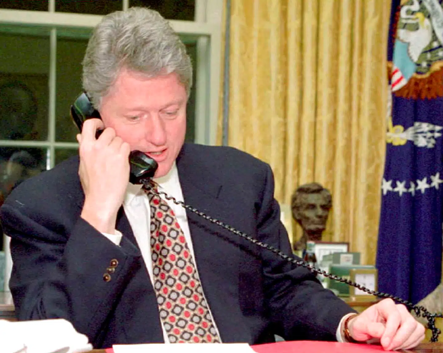 Bill Clinton var ved flere lejligheder passager på Jeffrey Epsteins privatfly.Den forhenværende pæsident benægter ethvert kendskab til Epsteins sex-udskejelser.