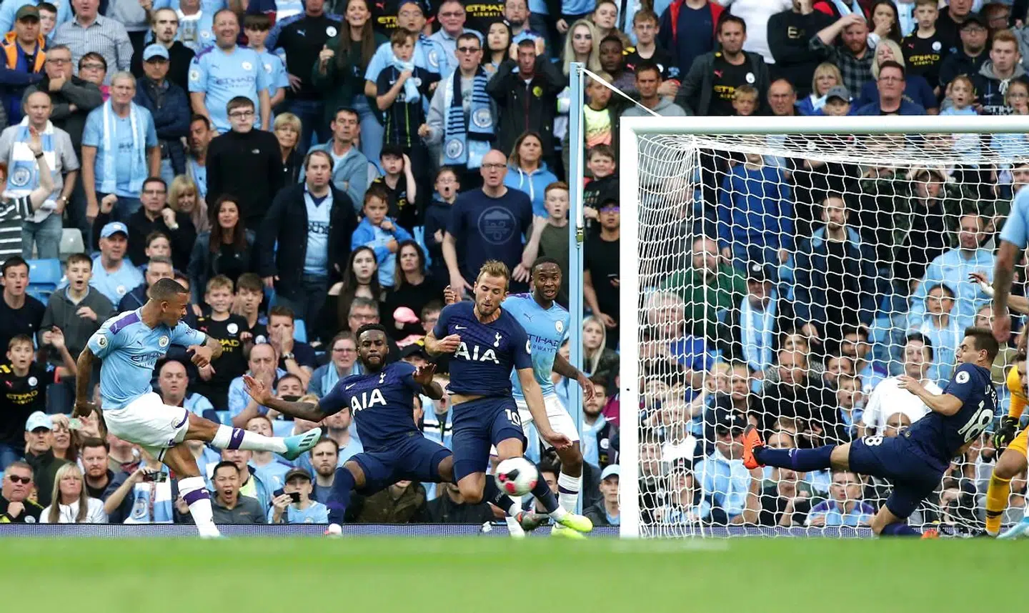 Gabriel Jesus scorer til 3-2. Troede han.