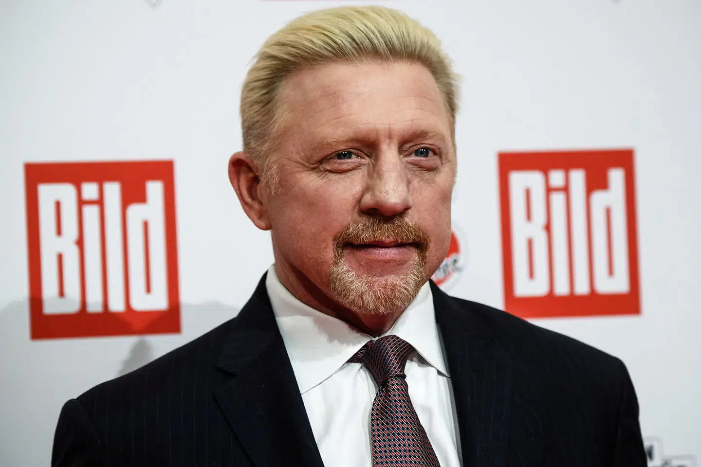 Den tidligere tyske tennisspiller Boris Becker forsvarer Nick Kyrgios, der måske kan se frem til en karantæne.