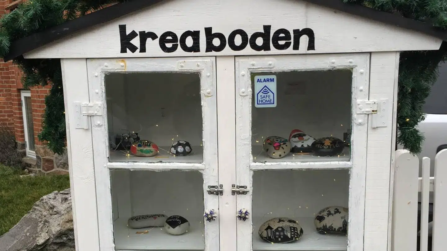 Luise Føns Haaber og søsteren Charlotte Føns har sammen et lille hyggeprojekt, hvor de dekorerer og sælger sten.