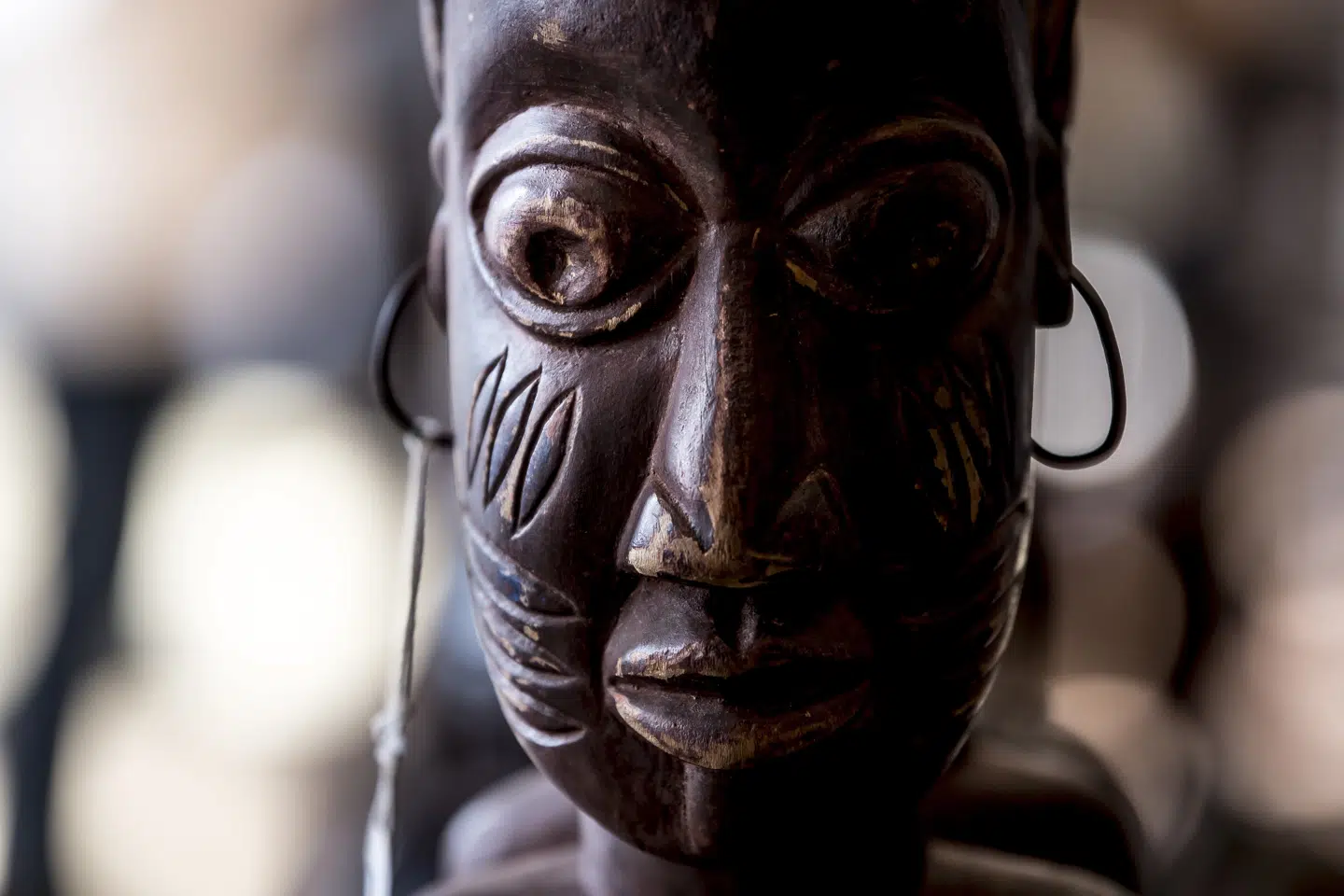 Prins Henrik var gennem hele sit liv en passioneret samler af figurer og masker fra Afrika og asiatisk jadekunst. Nu sættes næsten 900 genstande på auktion hos Bruun Rasmussen.