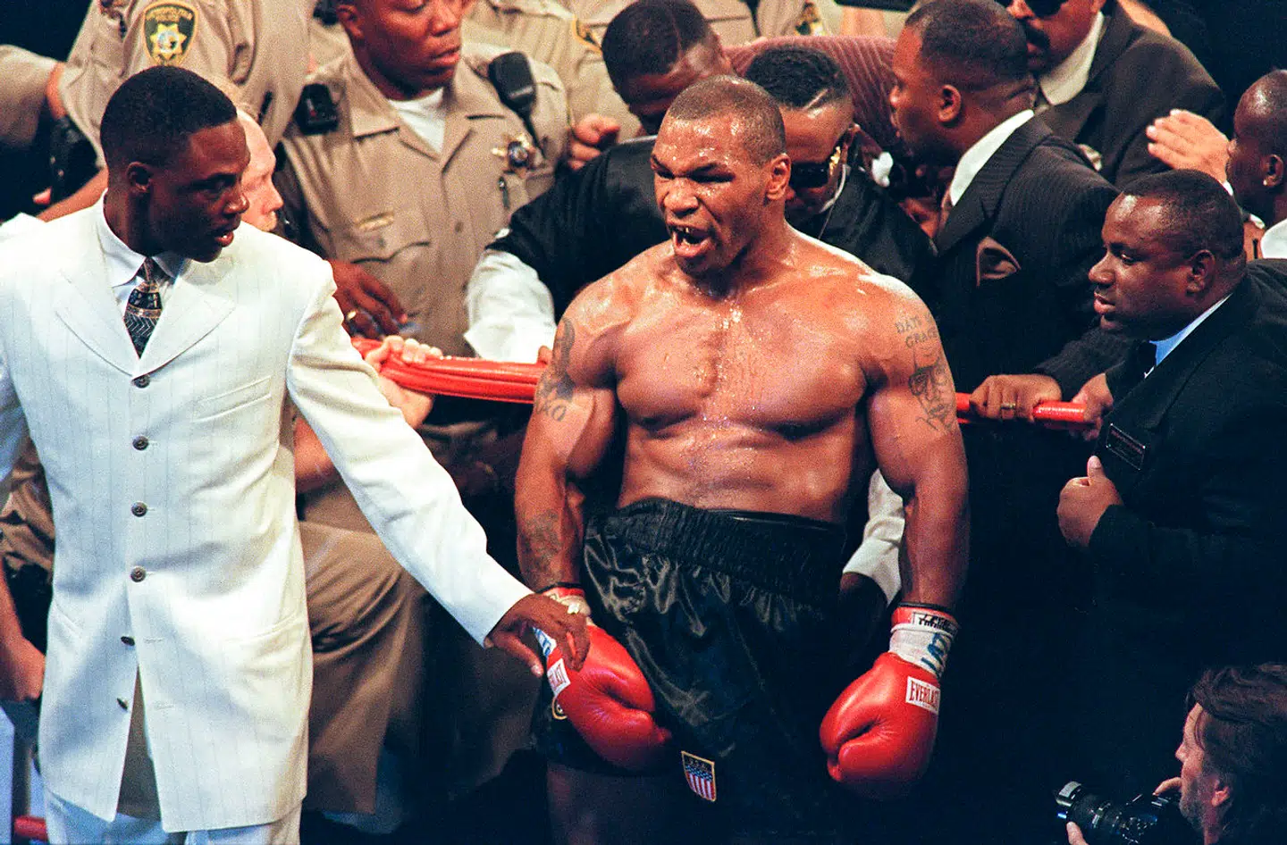 Mike Tyson efter en sejr i 1997.