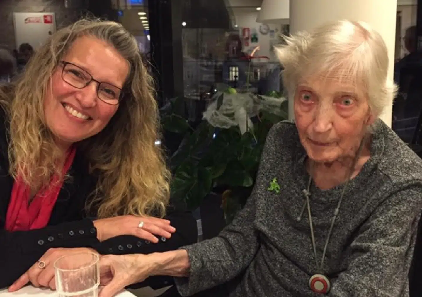 Jean Skarby med sin farmor Ruth Jessen, før hun blev indlagt på Hvidovre Hospital.