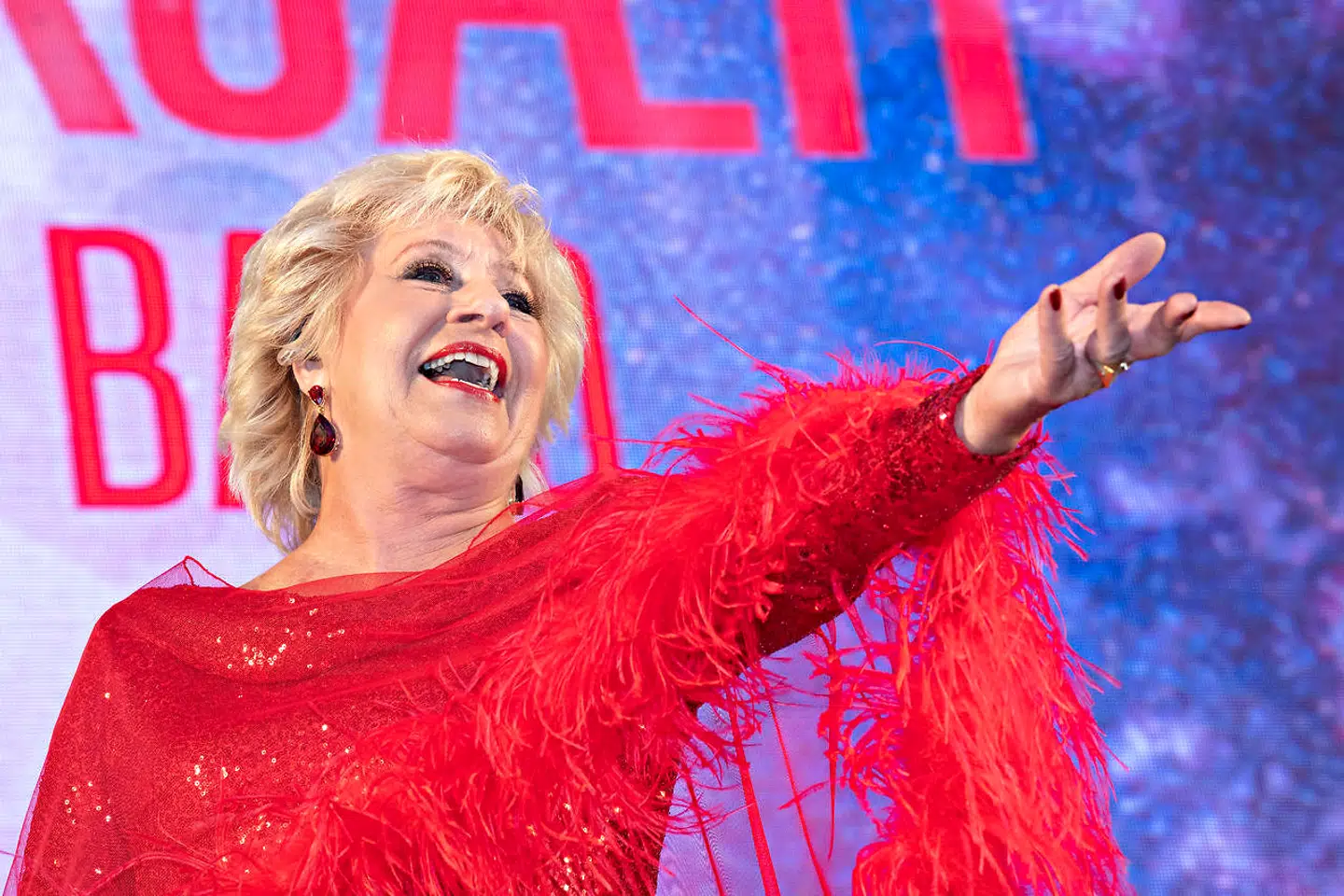 Birthe Kjær havde både klassikere og en hel bunke Melodi Grand Prix sange med til de fremmødte.