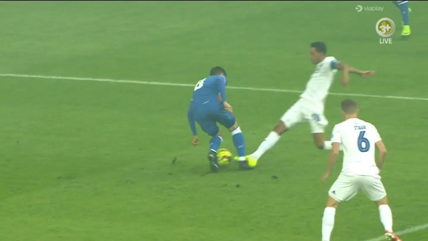 Tv-billederne viser, at Røde Stjerne med rette kunne føle sig snydt.