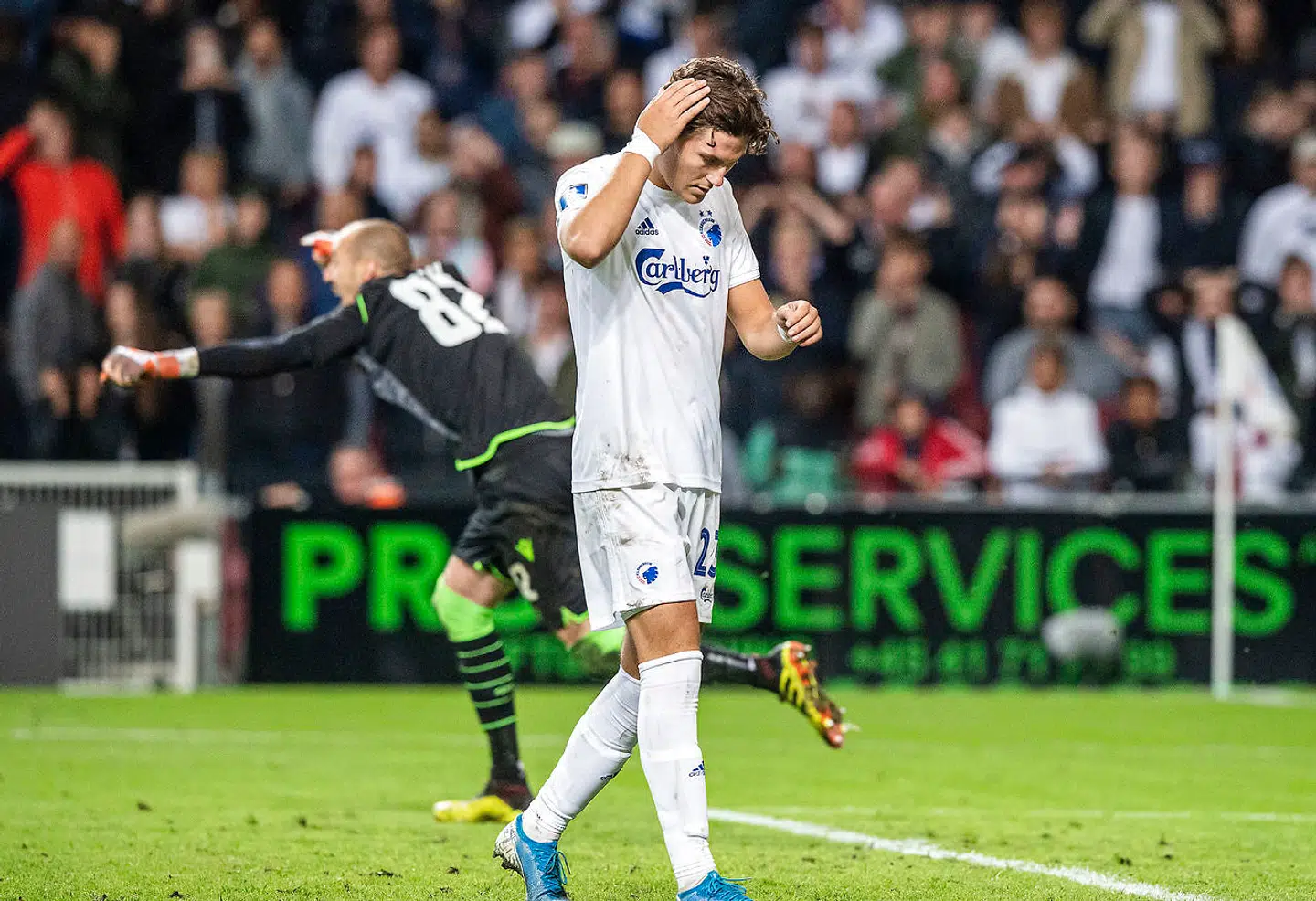 Jonas Wind (23), FC København, efter det misbrugte straffespark under kampen i Champions League kvalen mellem FC København og Røde Stjerne i Parken tirsdag den 13. august 2019.