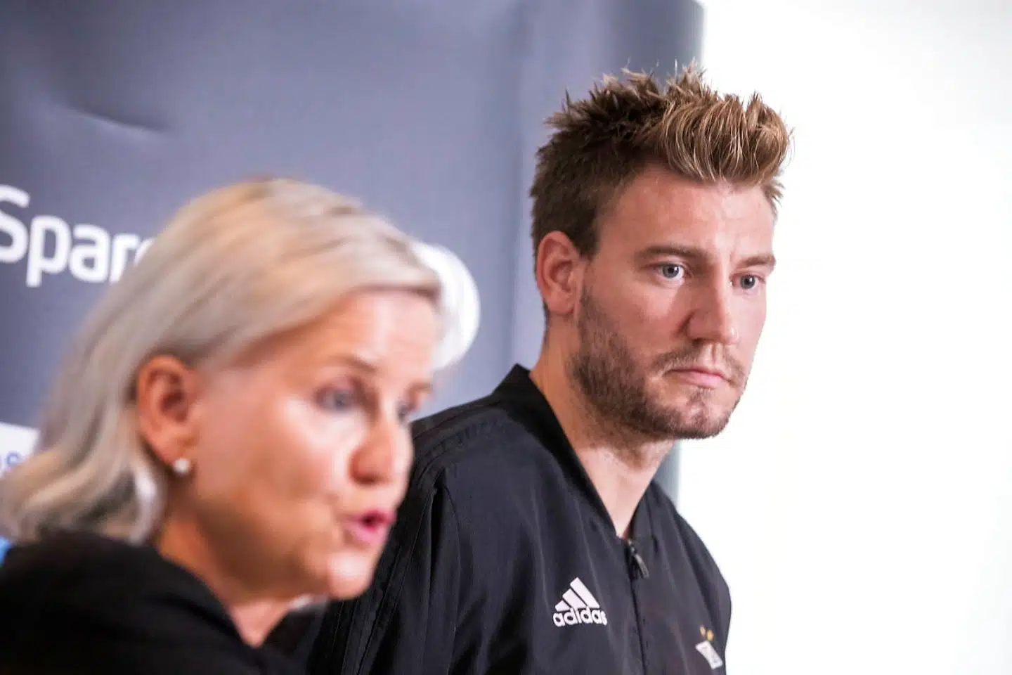 Nicklas Bendtner til pressemøde 11. september 2018 i Rosenborg sammen med Rosenborgs CEO, Tove Moe Dyrhaug.