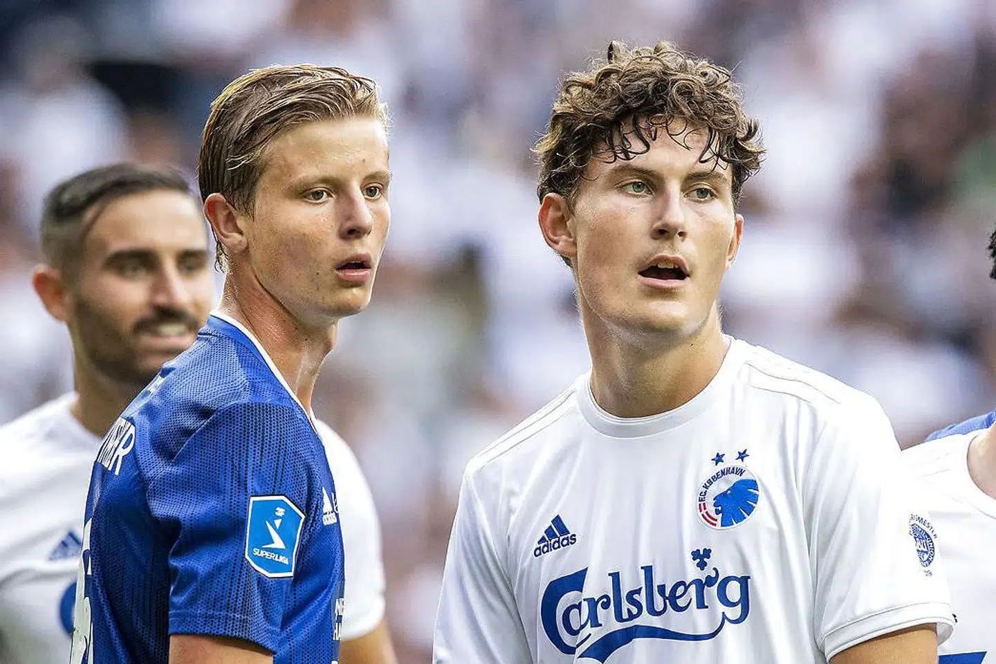 Frederik Winther og Jonas Wind i aktion i Parken i fredags, hvor Ajax-ledelsen var repræsenteret på tribunen.