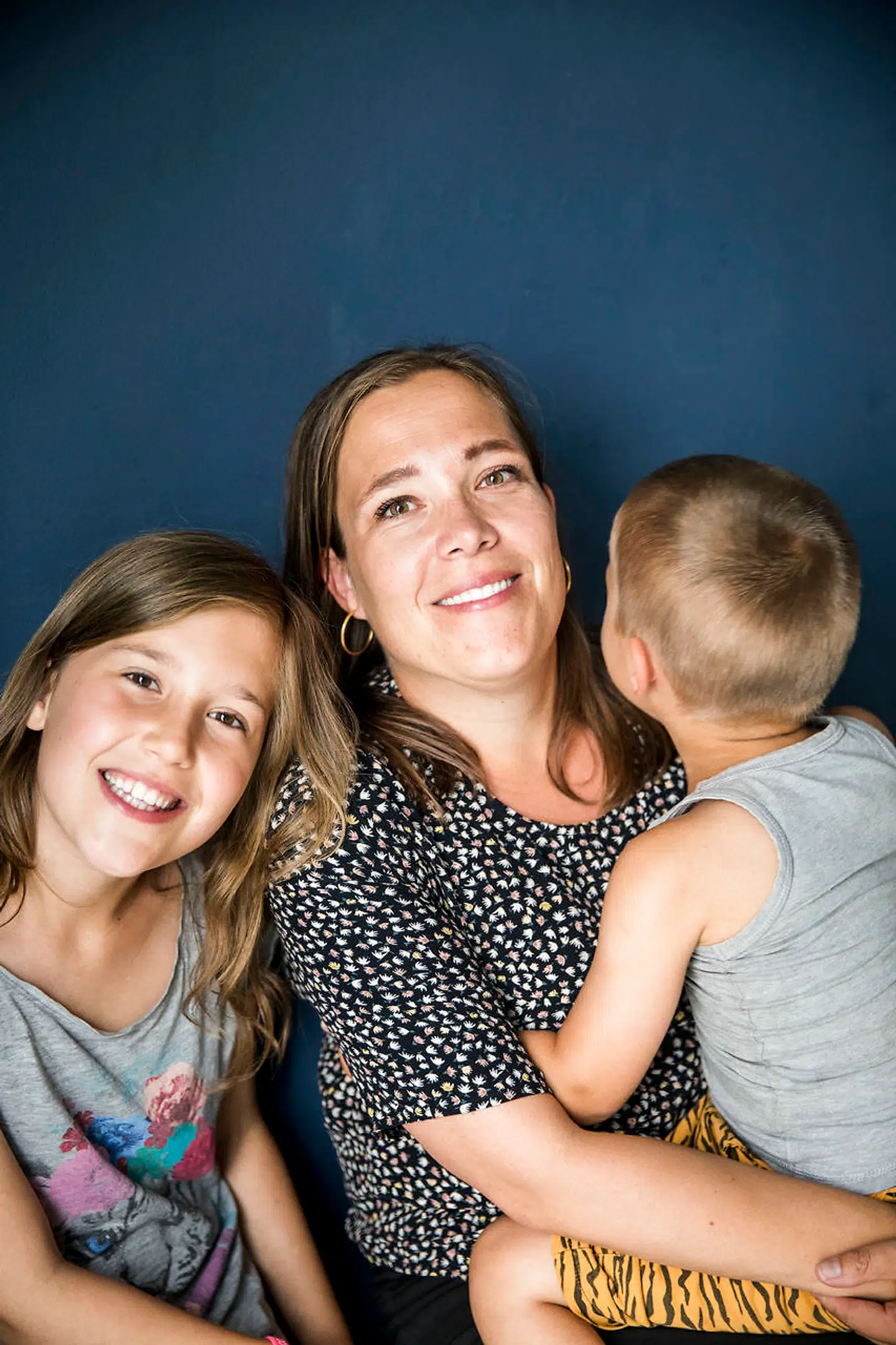 Astrid Krag i sit hjem på Amager med sin familie.