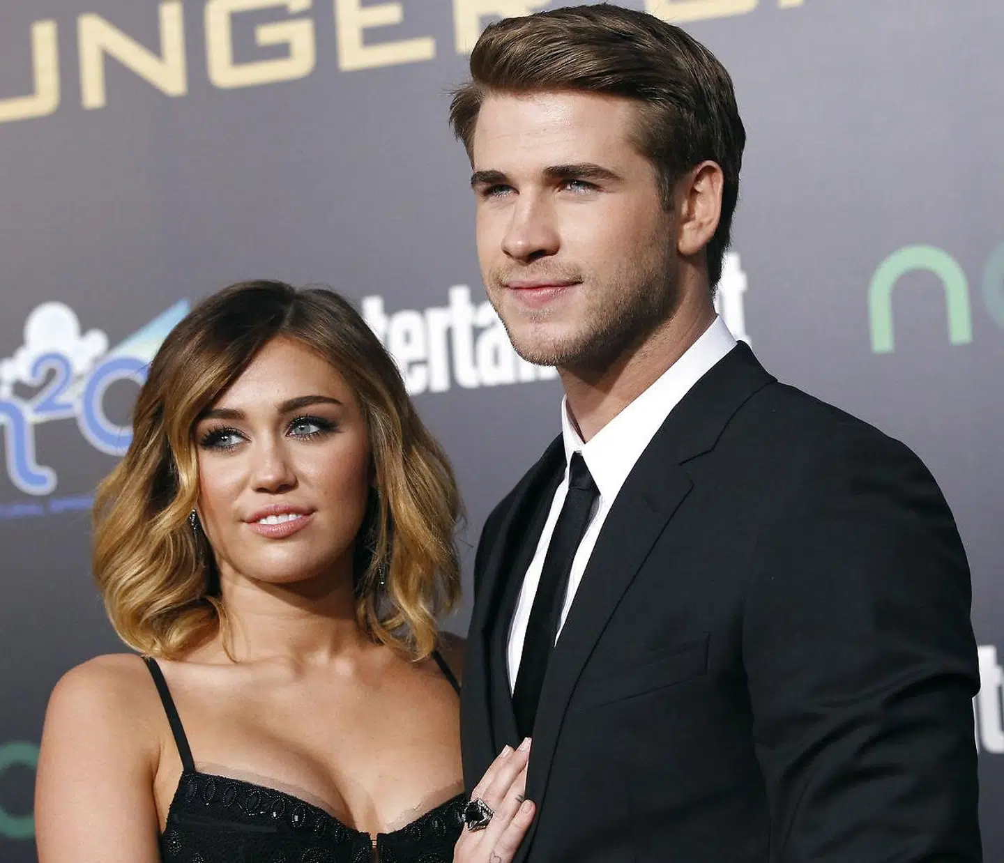 Liam Hemsworth, der blandt andet er kendt fra filmen 'The Hunger Games' ses her med Miley Cyrus til filmpremieren i 2012.