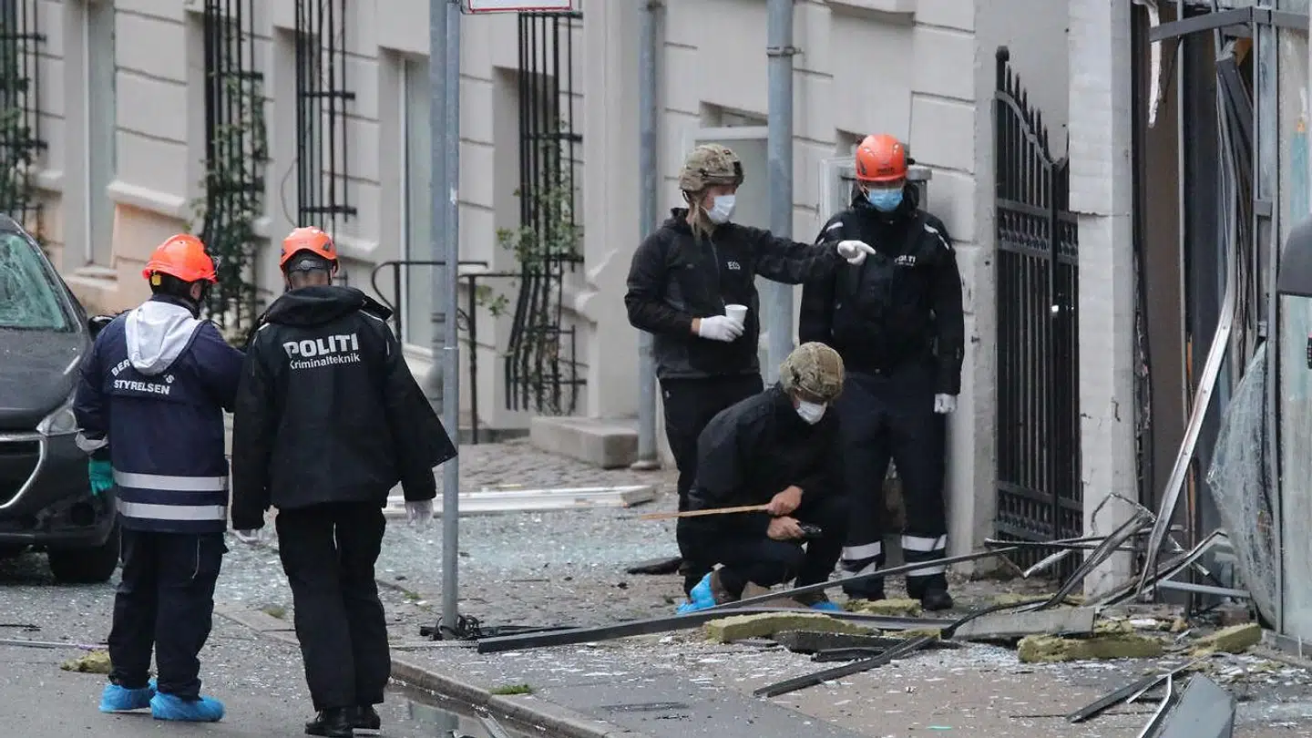 Polititeknikere arbejder foran nærpolitistationen i Hermodsgade i København, tidlige lørdag morgen den 10. august 2019. En eksplosion ramte nærpolitistationen i Hermodsgade natten mellem fredag og lørdag.. (Foto: Presse-fotos.dk/Ritzau Scanpix)