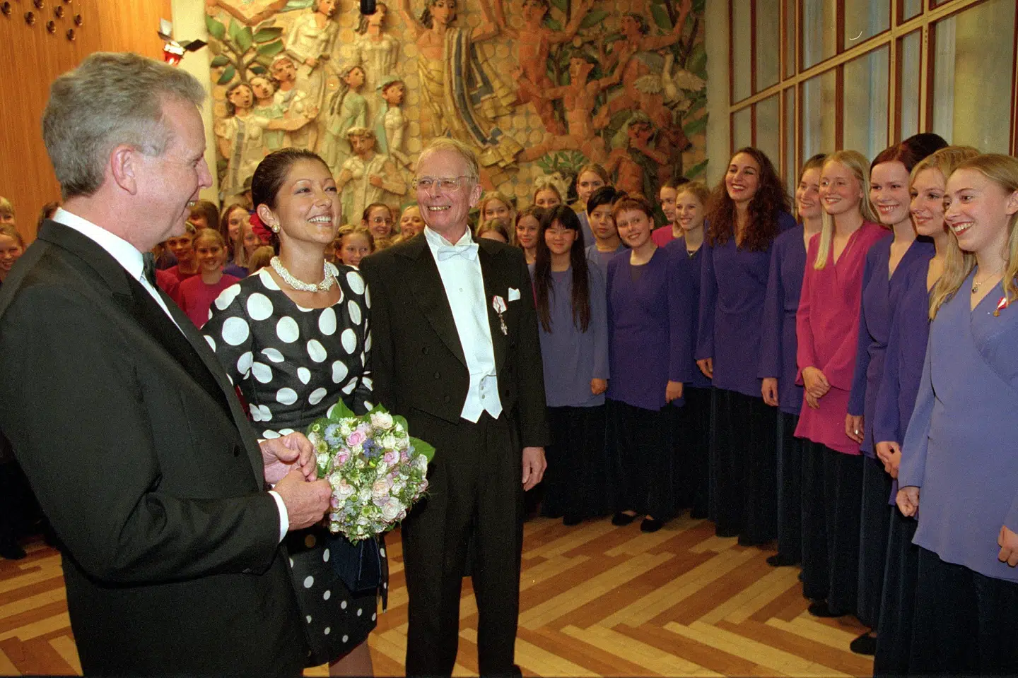 Thyge Stenstrup (yderst til venstre) ses her i 1998, da prinsesse Alexandra hilste på Danmarks Radios Pigekor efter en jubilæumskoncert i Radiohusets Koncertsal. (Arkivfoto). Jørgen Jessen/Ritzau Scanpix