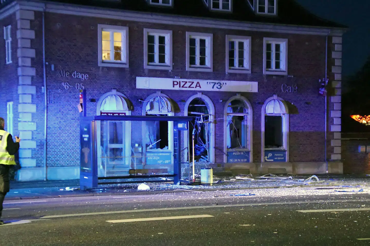 Et pizzaria er eksploderet i Vanløse tidlig onsdag morgen den 18. september 2019. Intet tyder på, at der er tilskadekomne, oplyser politiet. (Foto: Presse-fotos.dk/Scanpix 2019)