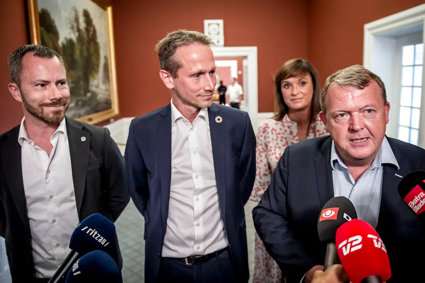 Lars Løkke Rasmussen præsenterer Jakob Ellemann-Jensen (t.v.) som politisk ordfører, Kristian Jensen (midten) som gruppeformand og Sophie Løhde (baggerst) som ny næstformand efter Venstres gruppemøde på Christiansborg i København, mandag den 5. august 2019.. (Foto: Mads Claus Rasmussen/Ritzau Scanpix)