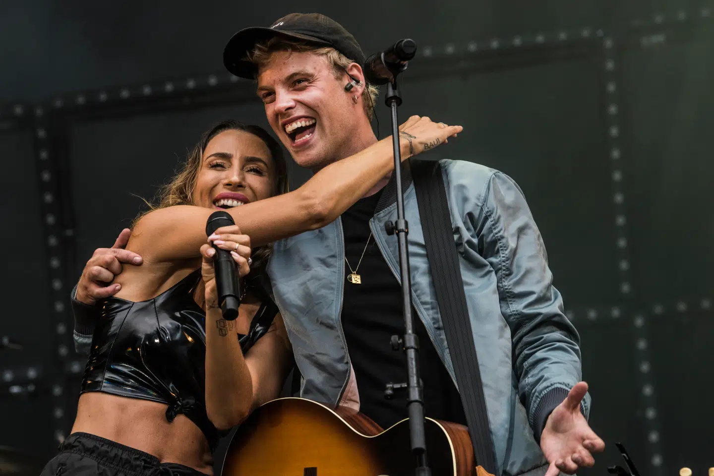 Medina spiller på Stjernescenen og har besøg af Hjalmer på Smukfest onsdag den 7. august 2019. (Foto: Helle Arensbak/Ritzau Scanpix)