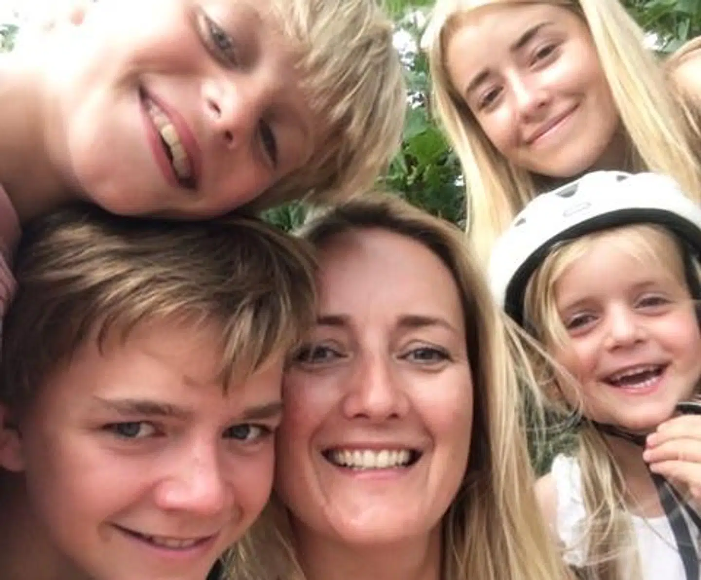 Blogger og jordemoder Heidi Meyer Vallentin med sine fire børn.