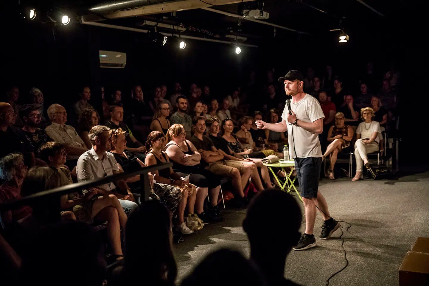 Jonatan Spang i topform under sit testshow på Play på Amager.