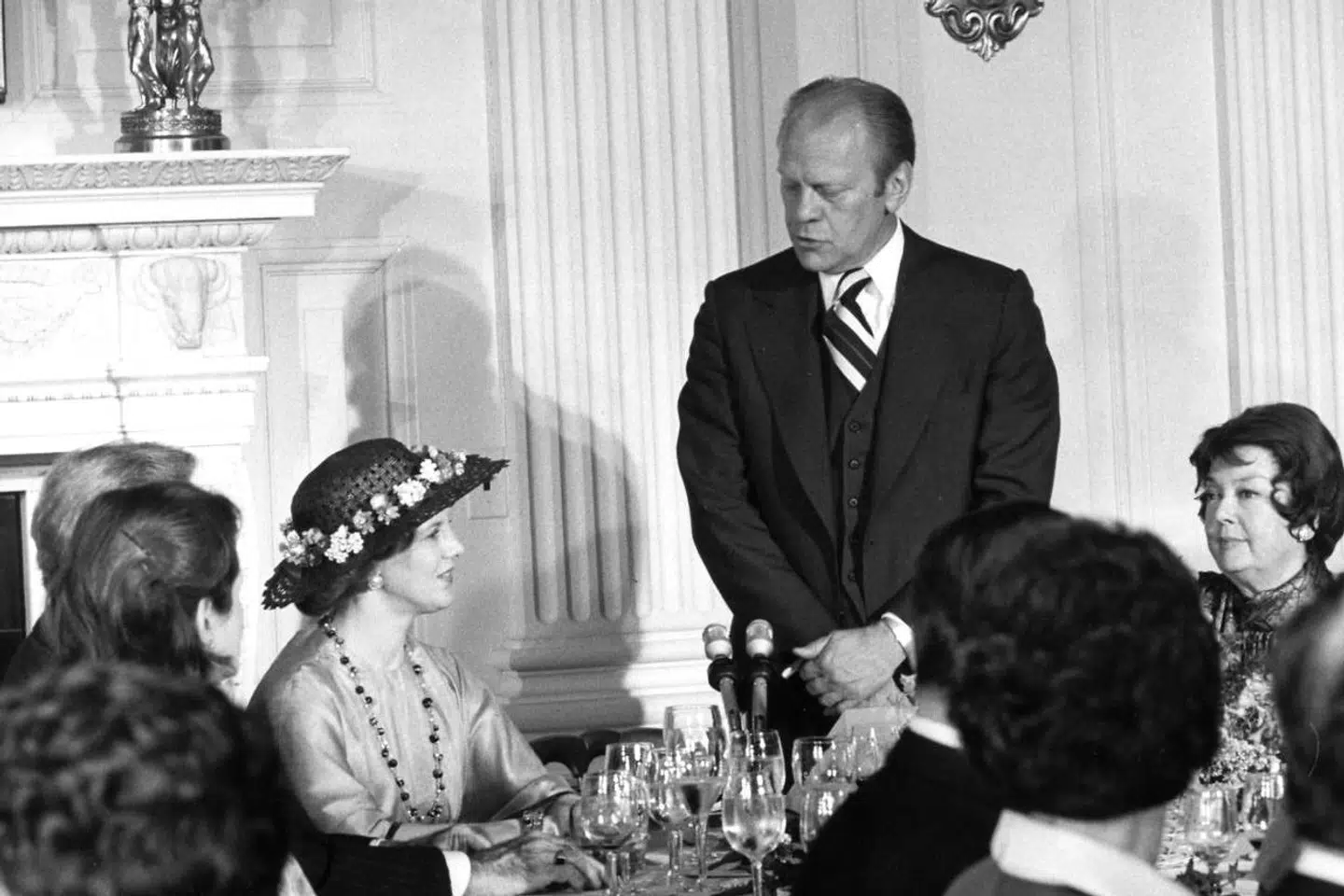 Tidl. præsident Gerald Ford taler med dronning Margrethe under et besøg i 1976.