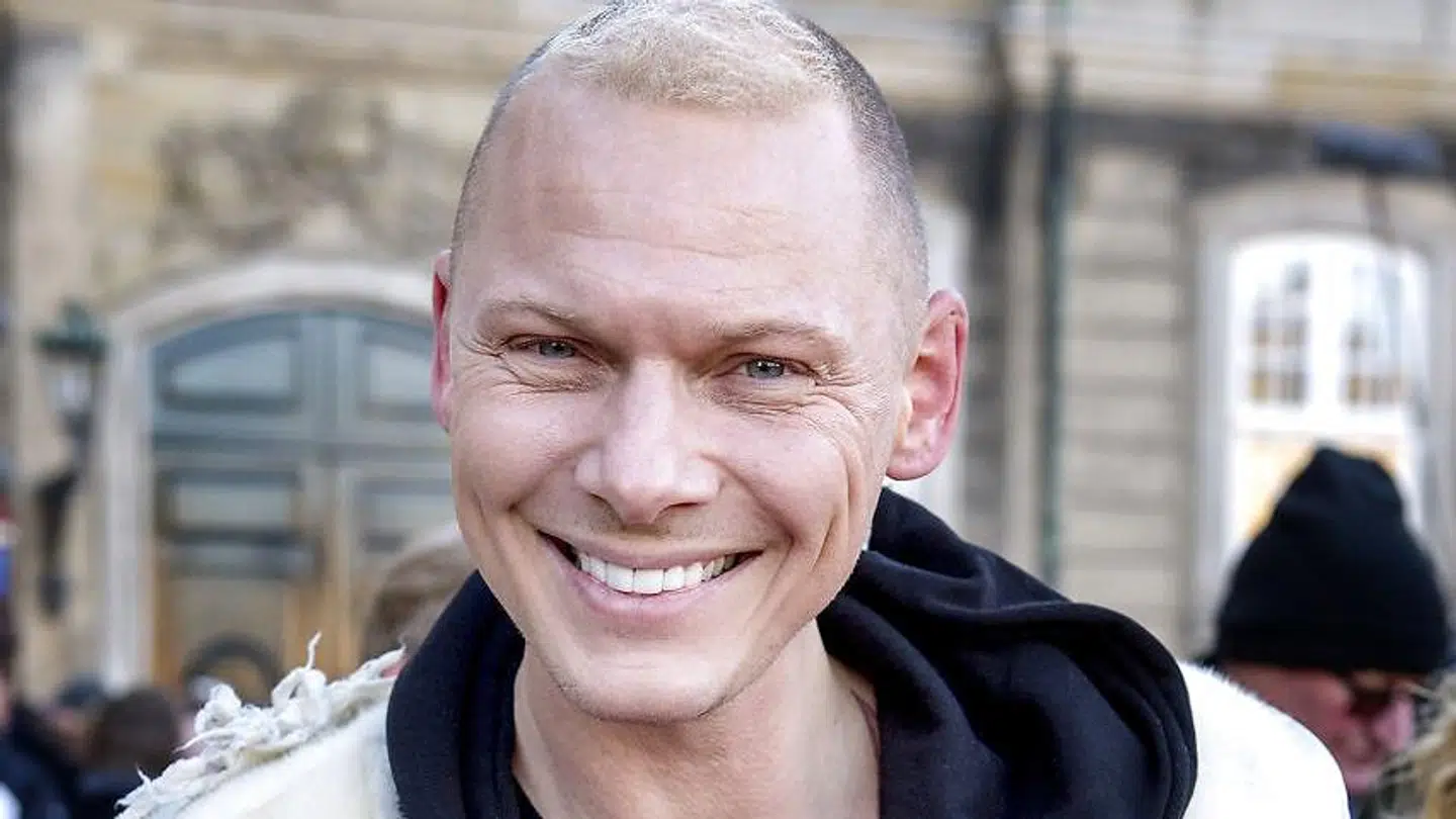 40-årige Jim Lyngvild laver en fire meter høj buste af dronning Margrethe.